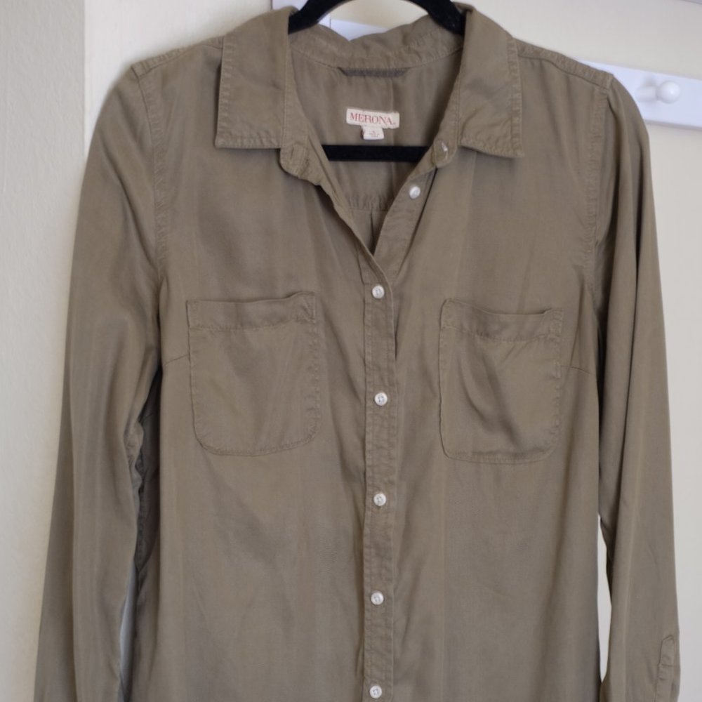 Women's Long Sleeve Button-Down Shirt - Universal